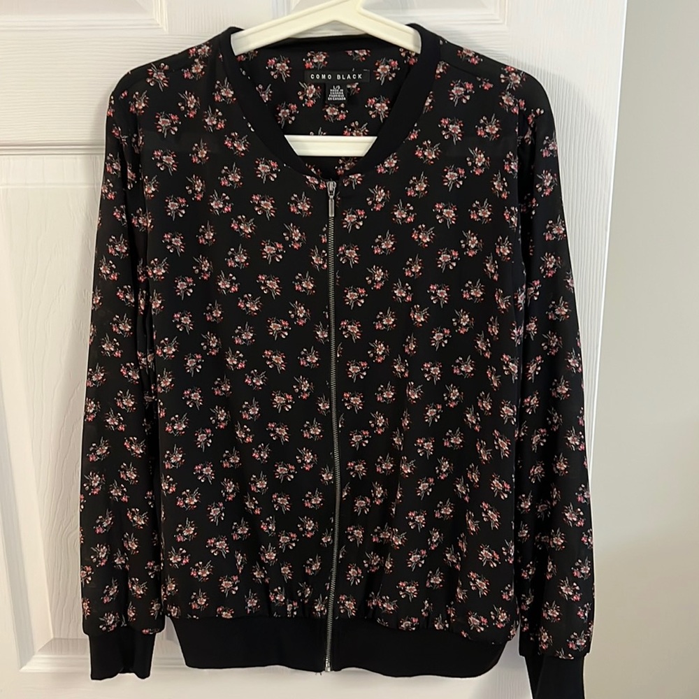 Como Black Floral Print Zip Up Top NWOT.